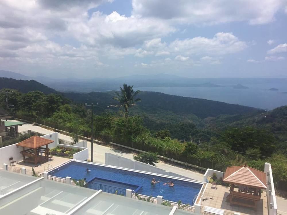 Vista Real Hotel Tagaytay City Exterior foto